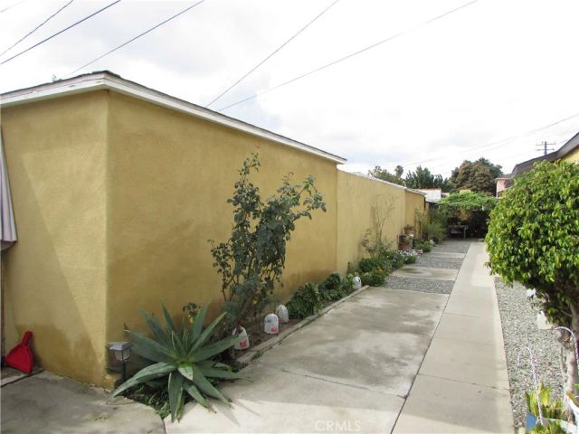 5115 Loma Vista, Maywood, CA 90270