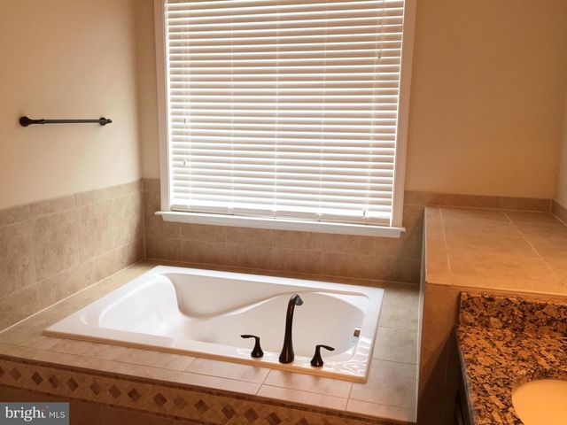 19508 FRONT ST, Leesburg, VA 20176