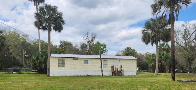 2122 CR 426, Lake Panasoffkee, FL 33538