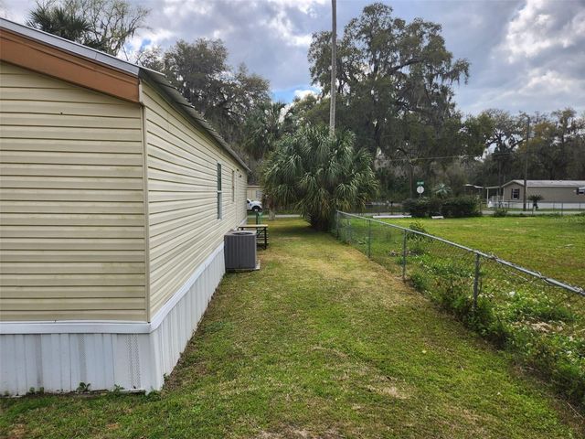 2122 CR 426, Lake Panasoffkee, FL 33538