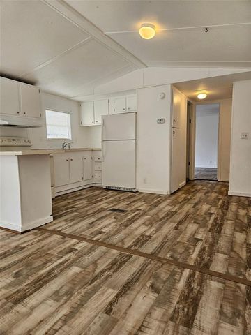 2122 CR 426, Lake Panasoffkee, FL 33538