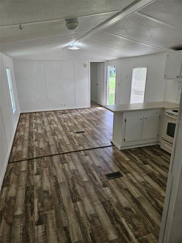 2122 CR 426, Lake Panasoffkee, FL 33538