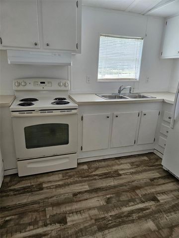 2122 CR 426, Lake Panasoffkee, FL 33538