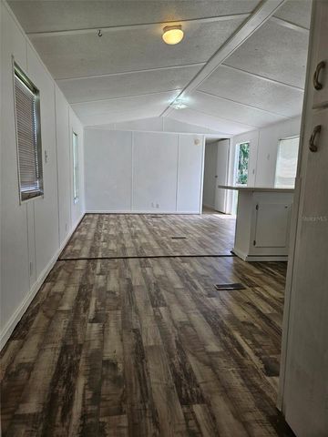 2122 CR 426, Lake Panasoffkee, FL 33538