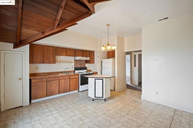 443 443 Watson St, Monterey, CA 93940