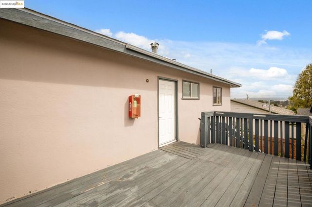 443 443 Watson St, Monterey, CA 93940