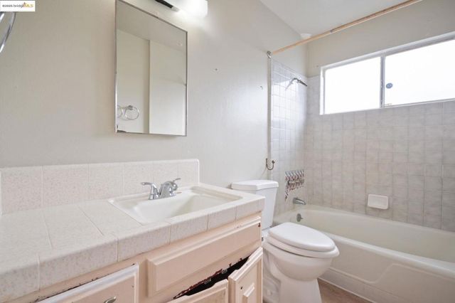 443 443 Watson St, Monterey, CA 93940