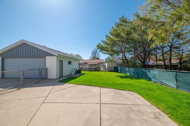 8313 N 105th STREET, Milwaukee, WI 53224