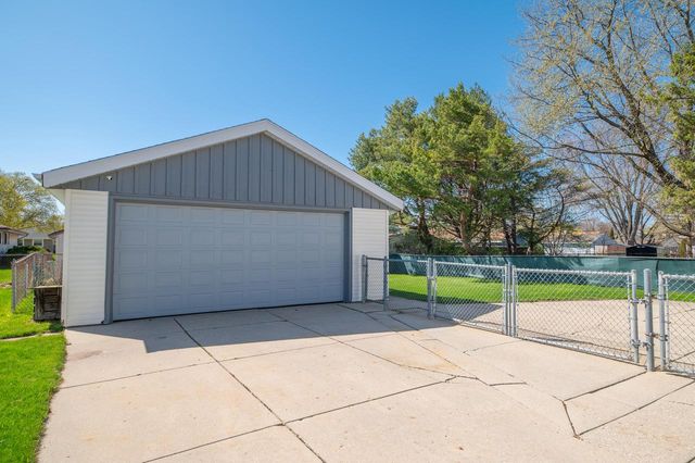 8313 N 105th STREET, Milwaukee, WI 53224