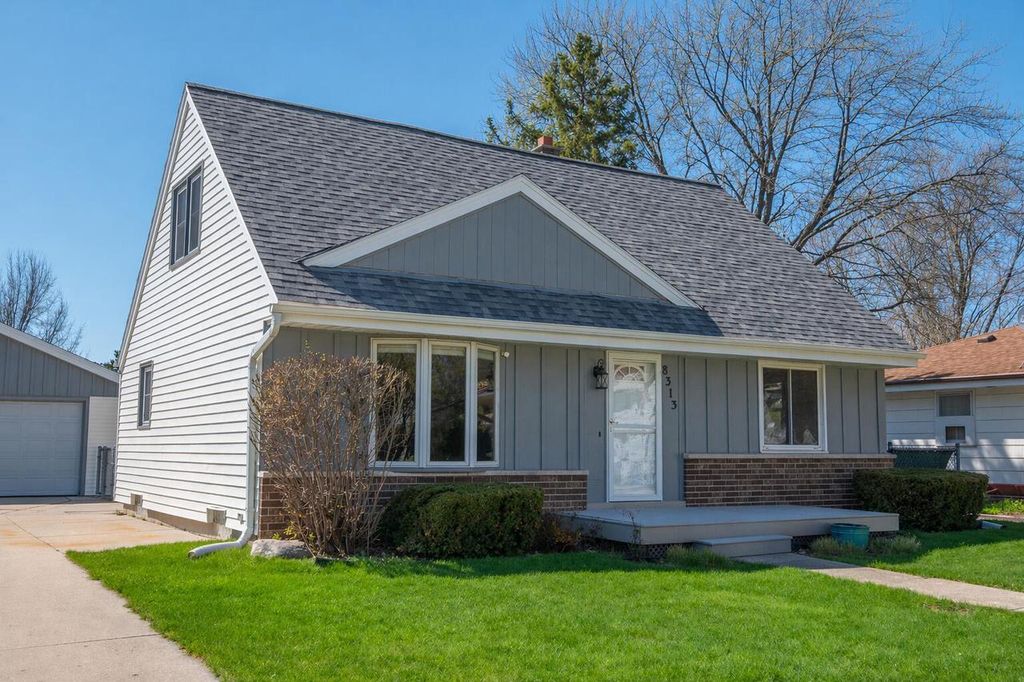 8313 N 105th STREET, Milwaukee, WI 53224