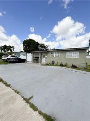 937 W 48th St, Hialeah, FL 33012