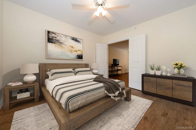 24 Creek Road 205, Huntington, NY 11743