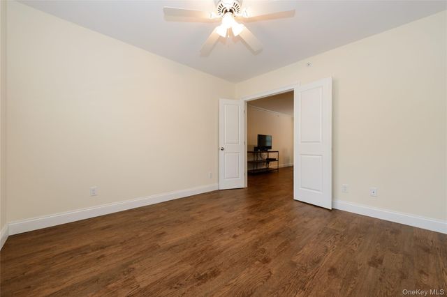 24 Creek Road 205, Huntington, NY 11743