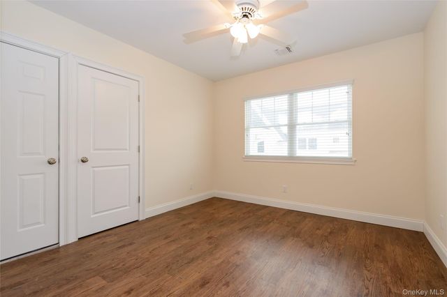 24 Creek Road 205, Huntington, NY 11743