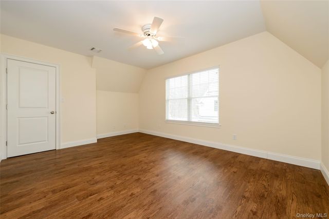 24 Creek Road 205, Huntington, NY 11743