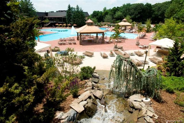 24 Creek Road 205, Huntington, NY 11743