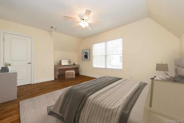 24 Creek Road 205, Huntington, NY 11743