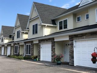 24 Creek Road 205, Huntington, NY 11743