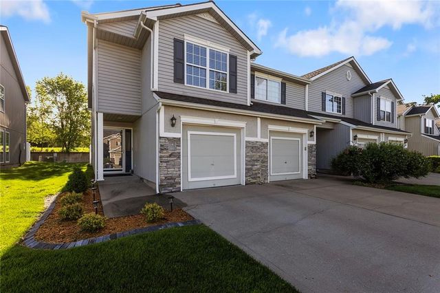 610 SW Shadow Glen Court, Blue Springs, MO 64015