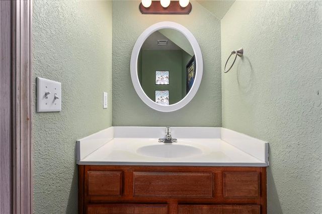 610 SW Shadow Glen Court, Blue Springs, MO 64015