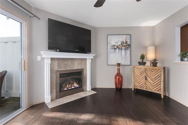 610 SW Shadow Glen Court, Blue Springs, MO 64015