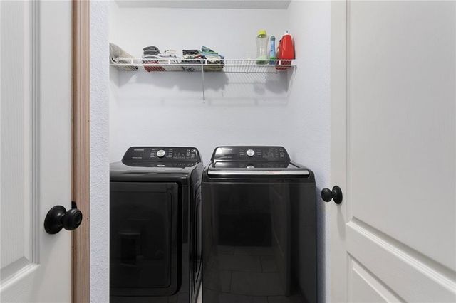 610 SW Shadow Glen Court, Blue Springs, MO 64015