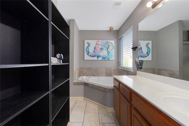 610 SW Shadow Glen Court, Blue Springs, MO 64015