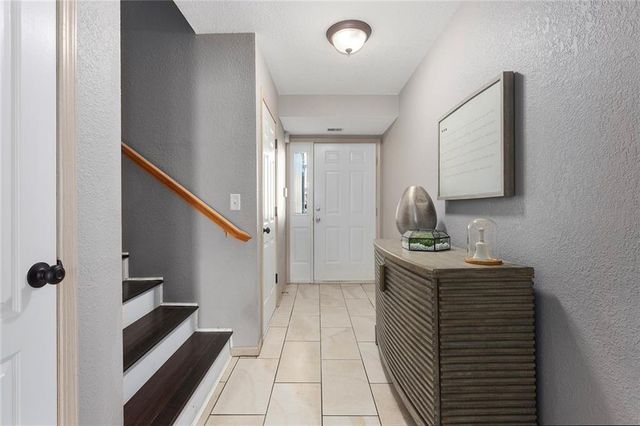 610 SW Shadow Glen Court, Blue Springs, MO 64015
