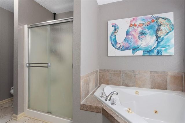 610 SW Shadow Glen Court, Blue Springs, MO 64015