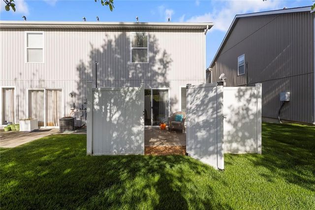 610 SW Shadow Glen Court, Blue Springs, MO 64015
