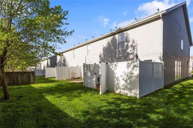 610 SW Shadow Glen Court, Blue Springs, MO 64015