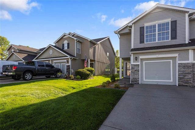 610 SW Shadow Glen Court, Blue Springs, MO 64015