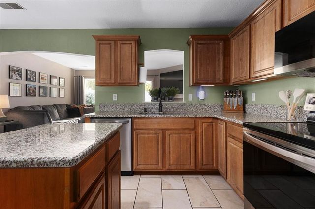 610 SW Shadow Glen Court, Blue Springs, MO 64015