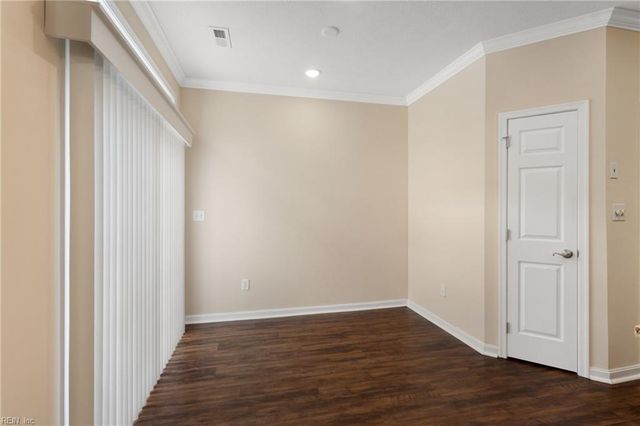 7187 Stokes DR, Hayes, VA 23072