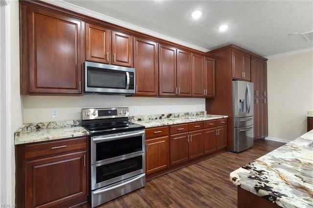 7187 Stokes DR, Hayes, VA 23072