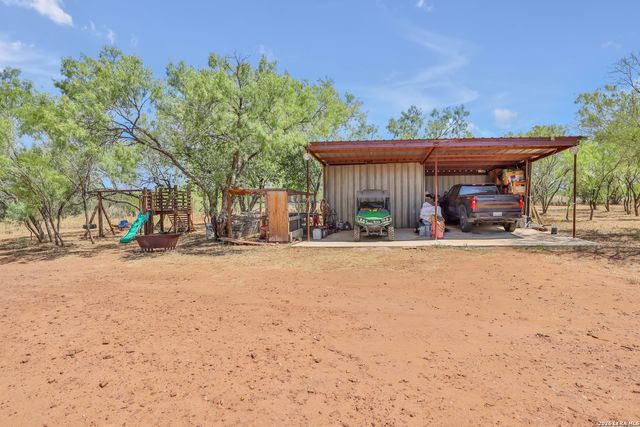 745 County Road 2645, Moore, TX 78057