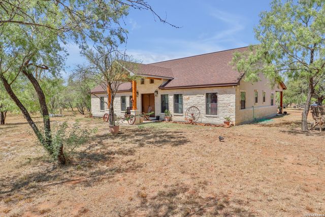 745 County Road 2645, Moore, TX 78057