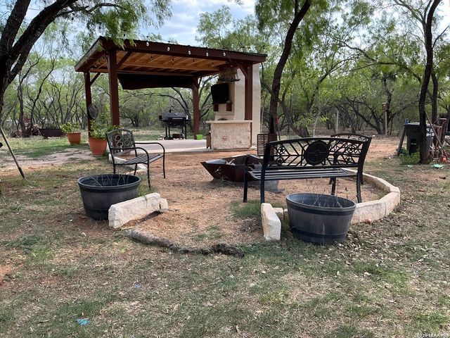 745 County Road 2645, Moore, TX 78057