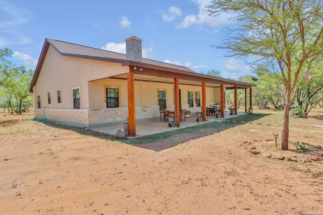 745 County Road 2645, Moore, TX 78057