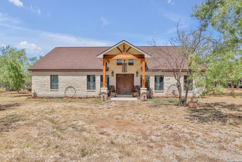745 County Road 2645, Moore, TX 78057