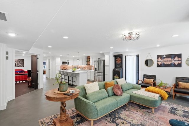 1027 W SEASONS VIEW CT, Lehi, UT 84048