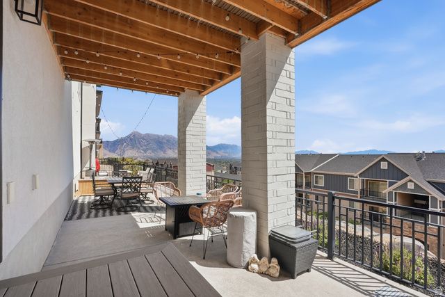 1027 W SEASONS VIEW CT, Lehi, UT 84048