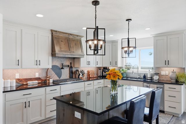 1027 W SEASONS VIEW CT, Lehi, UT 84048