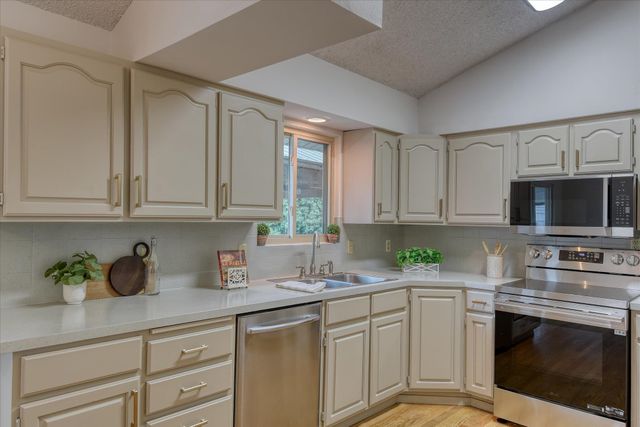 2317 S April Ct, Spokane Valley, WA 99216