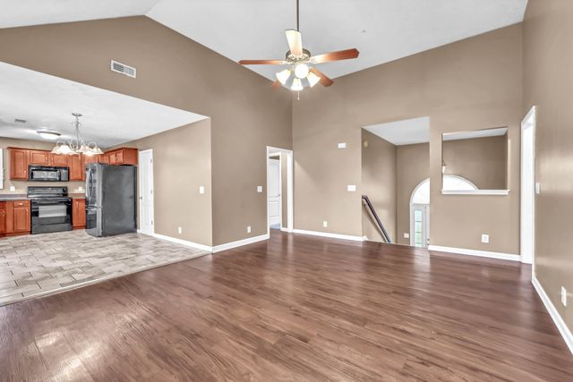 2856 Sharpie Dr, Clarksville, TN 37040