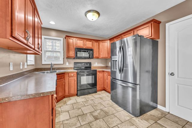 2856 Sharpie Dr, Clarksville, TN 37040