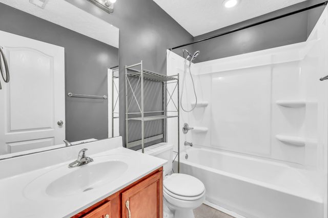 2856 Sharpie Dr, Clarksville, TN 37040