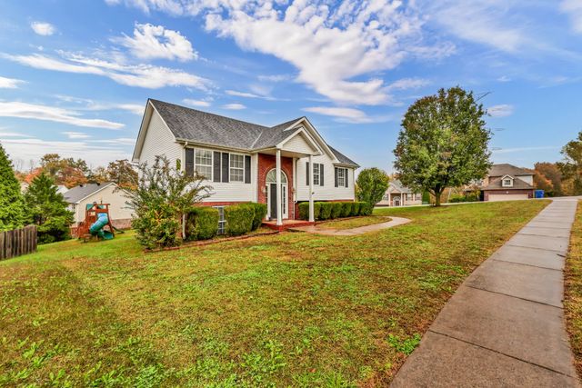 2856 Sharpie Dr, Clarksville, TN 37040