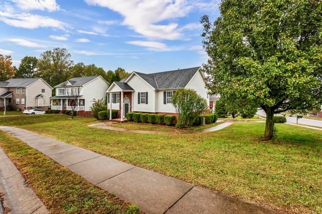 2856 Sharpie Dr, Clarksville, TN 37040