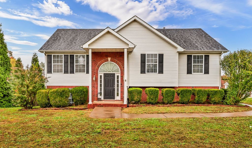 2856 Sharpie Dr, Clarksville, TN 37040